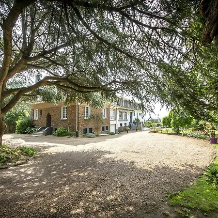 Hotel De La Pommeraie 3*