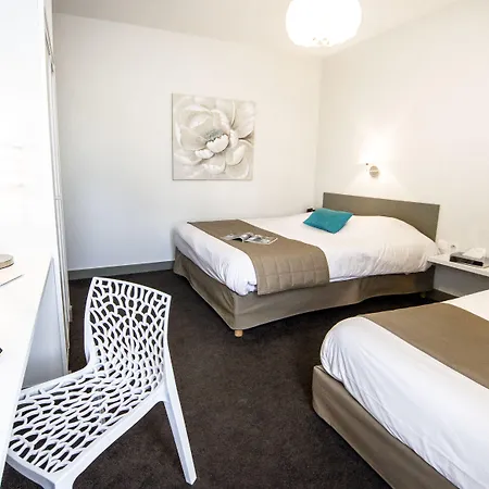 Hotel De La Pommeraie 3*