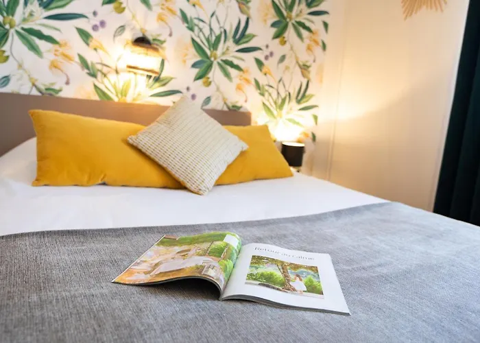 Hotel De La Pommeraie 3*