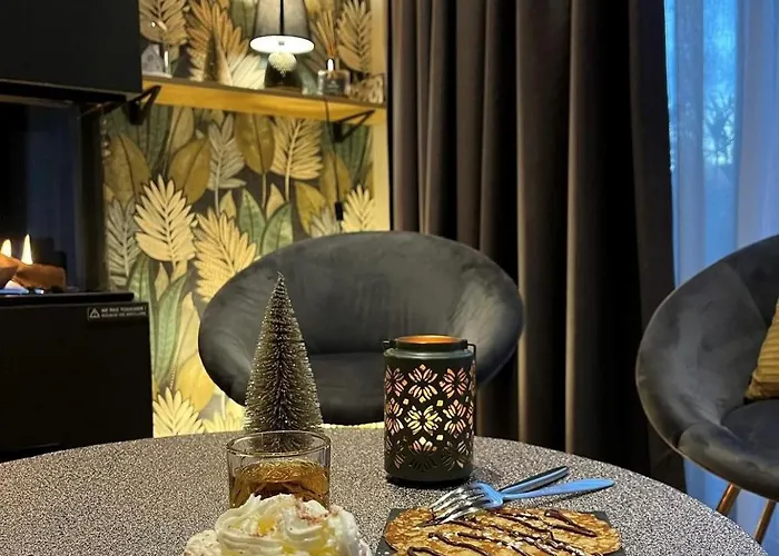 Hotel De La Pommeraie 3*