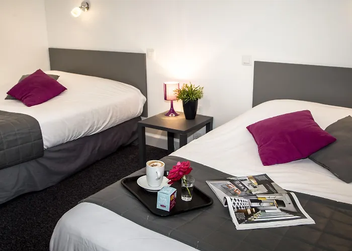 Hotel De La Pommeraie 3*