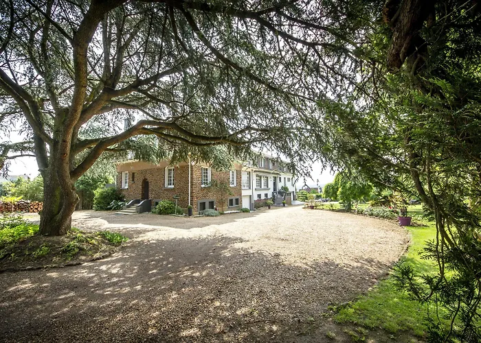 Hotel De La Pommeraie 3*