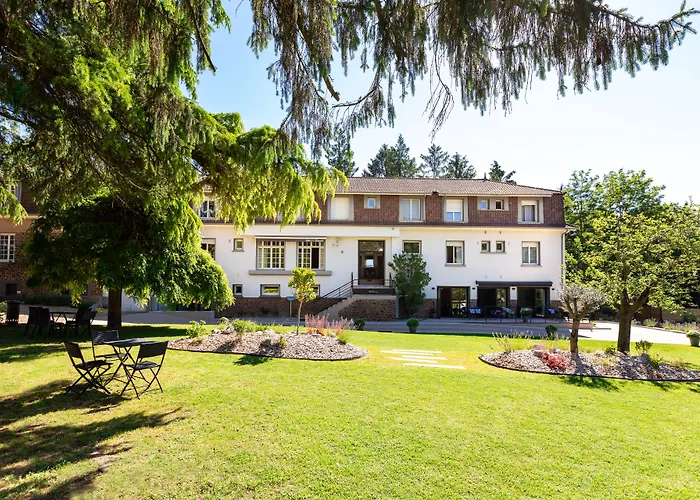 Hotel De La Pommeraie 3*